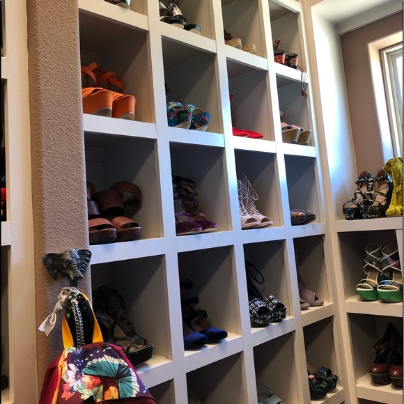 MY GOAL IS TO SELL OUT MY CLOSET BY 2022 - Picture 2 of 11